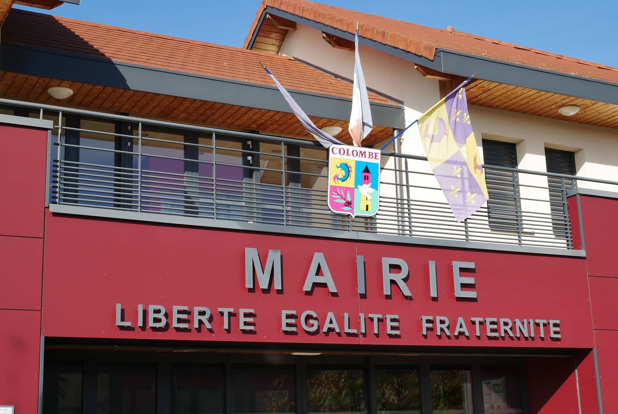 fronton mairie colombe